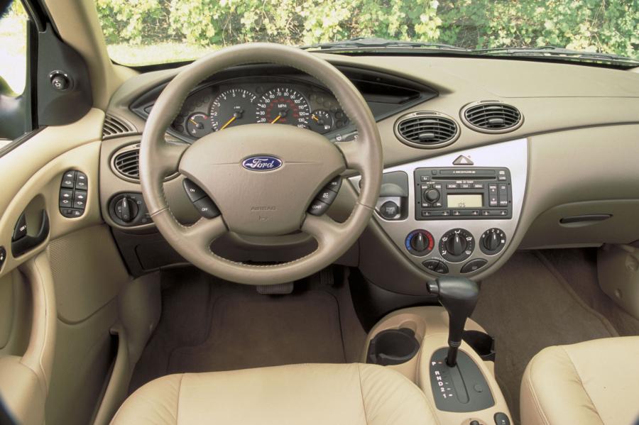  Ford Focus Wagon 1999 года  (фото 39 из 75)